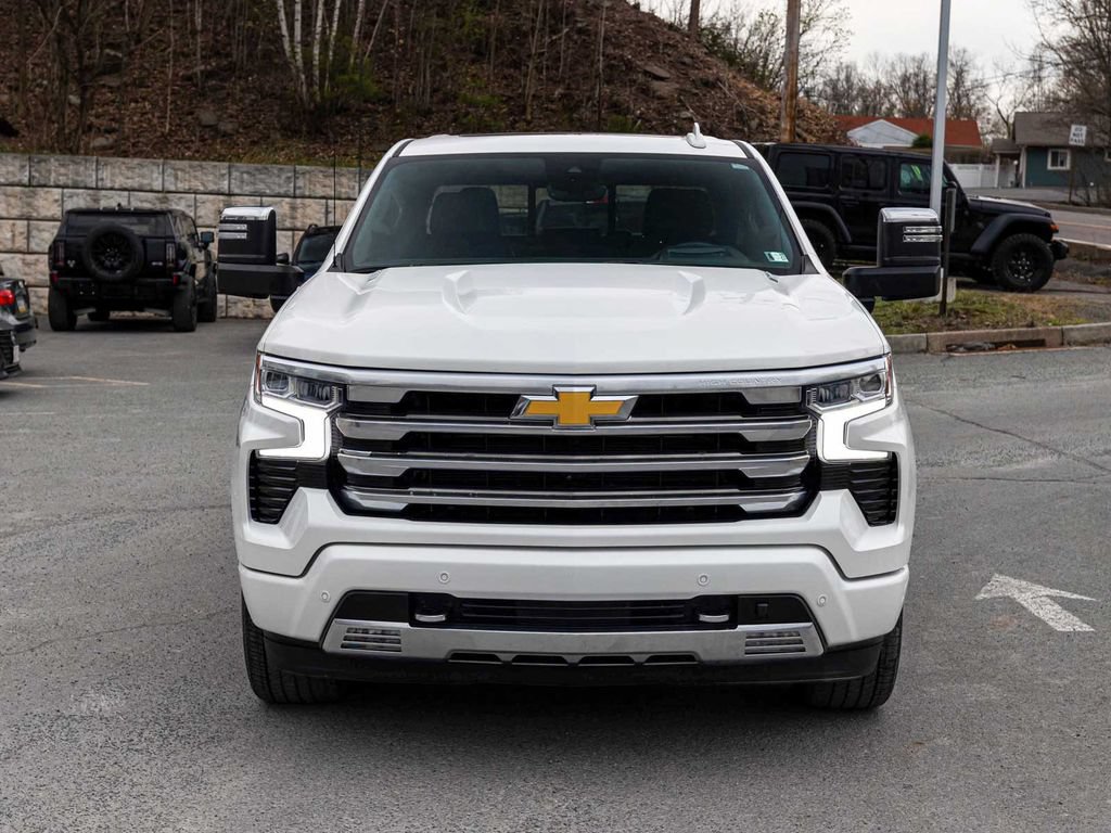 Used 2024 Chevrolet Silverado 1500 High Country w/ Technology Package AWD/4WD image 2