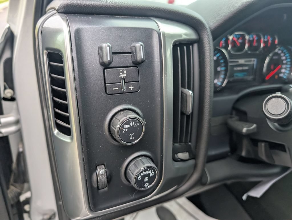 Used 2018 Chevrolet Silverado 1500 LT w/ All Star Edition AWD/4WD image 16