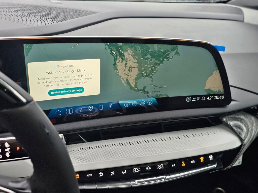 New 2026 Cadillac Optiq Luxury 1 image 38