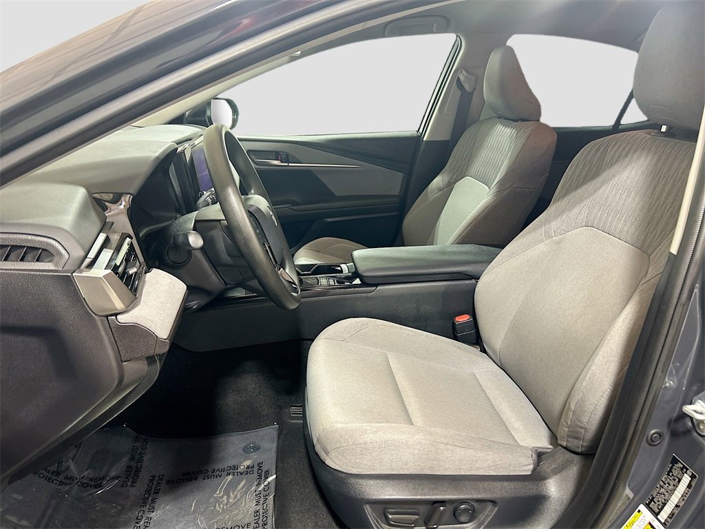 Used 2025 Toyota Camry LE w/ Convenience Package image 17