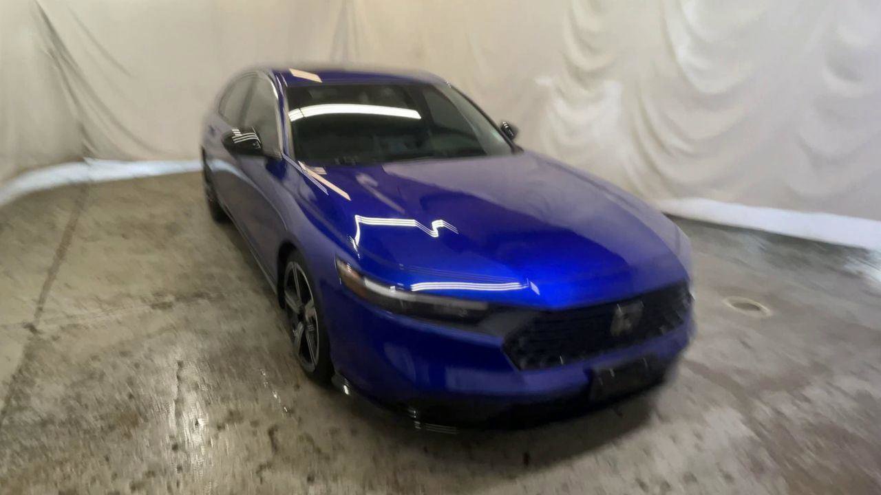 Used 2023 Honda Accord Sport image 2
