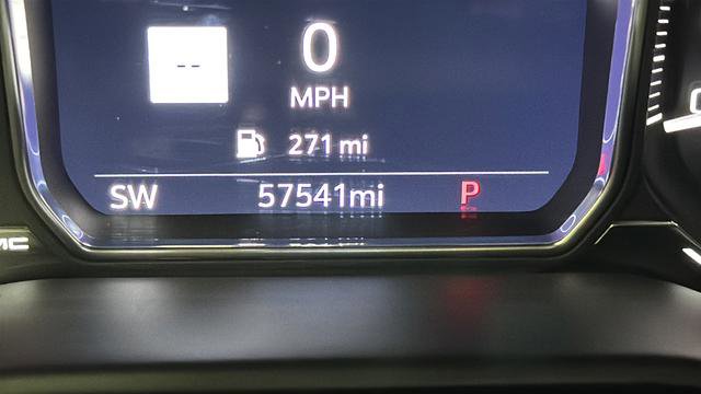 Used 2021 GMC Yukon Denali w/ Denali Premium Package image 10