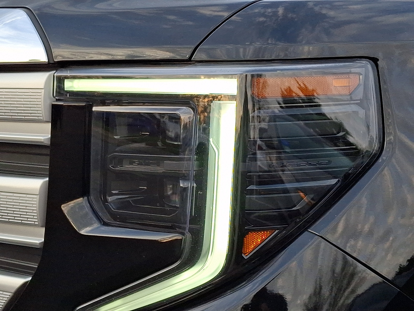 Certified 2022 GMC Sierra 1500 SLE image 9