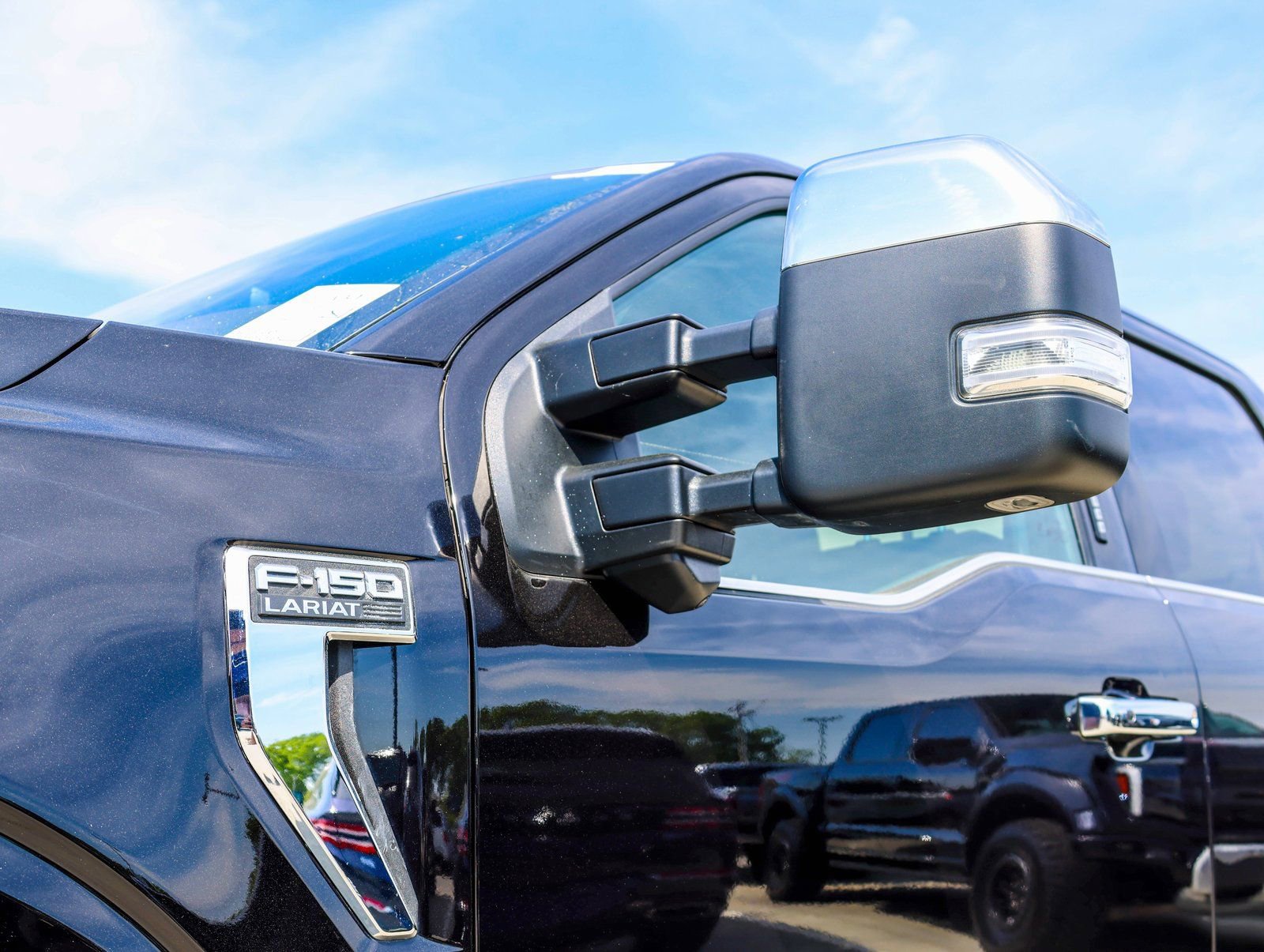 Used 2022 Ford F150 Lariat image 3