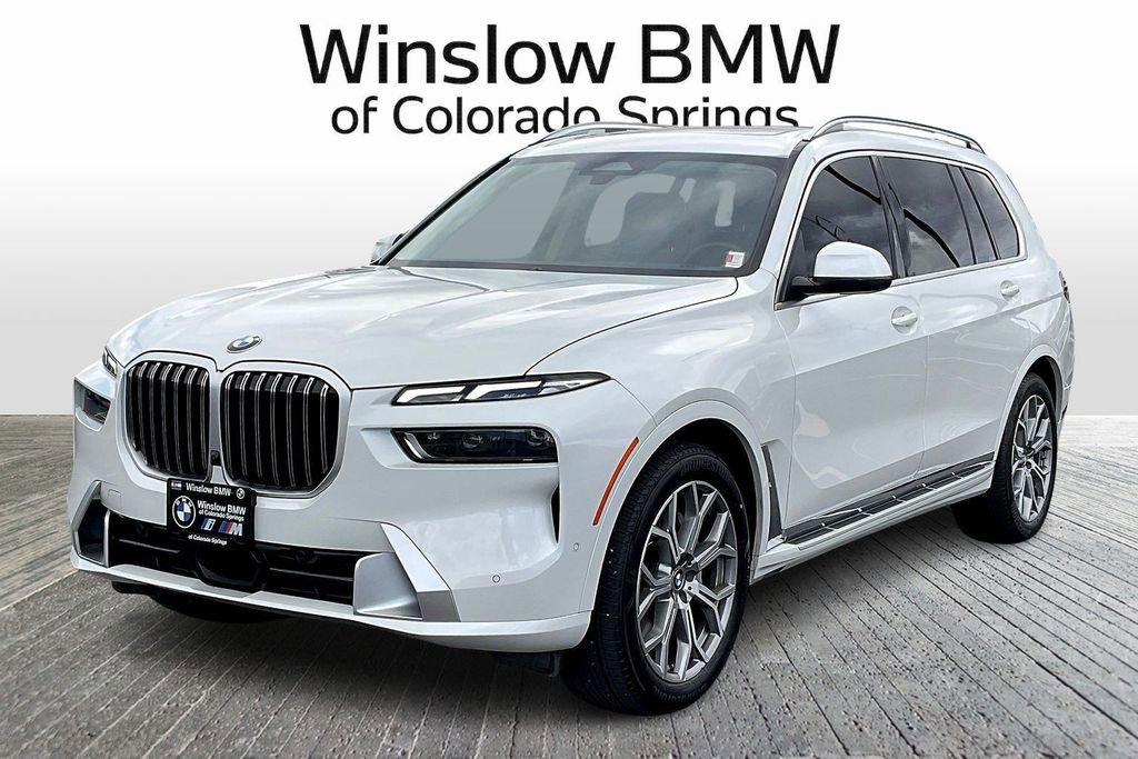 Used 2025 BMW X7 xDrive40i AWD/4WD image 3