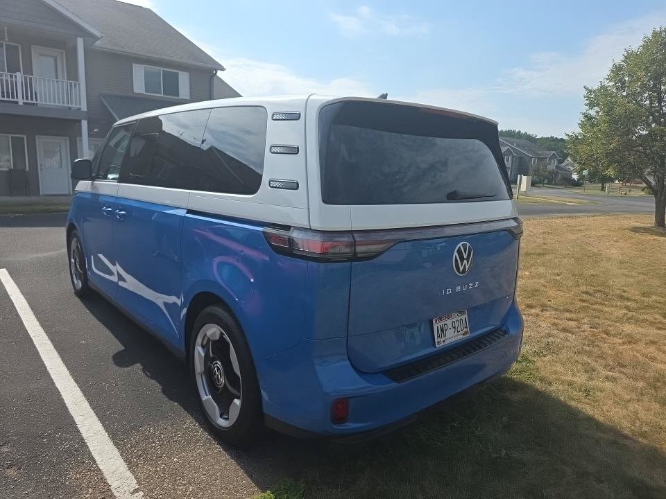 Used 2025 Volkswagen ID. Buzz Pro S Plus AWD/4WD image 11