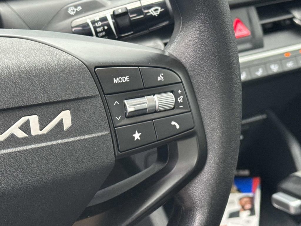 Used 2025 Kia K4 FWD image 23