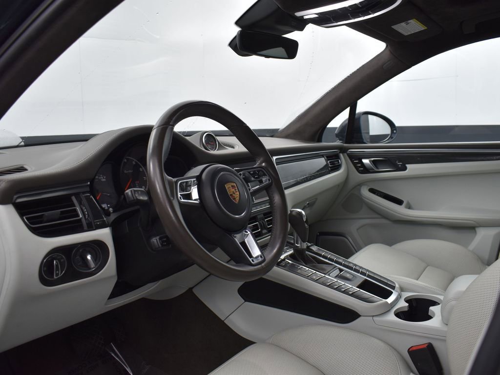 Used 2020 Porsche Macan Turbo image 15