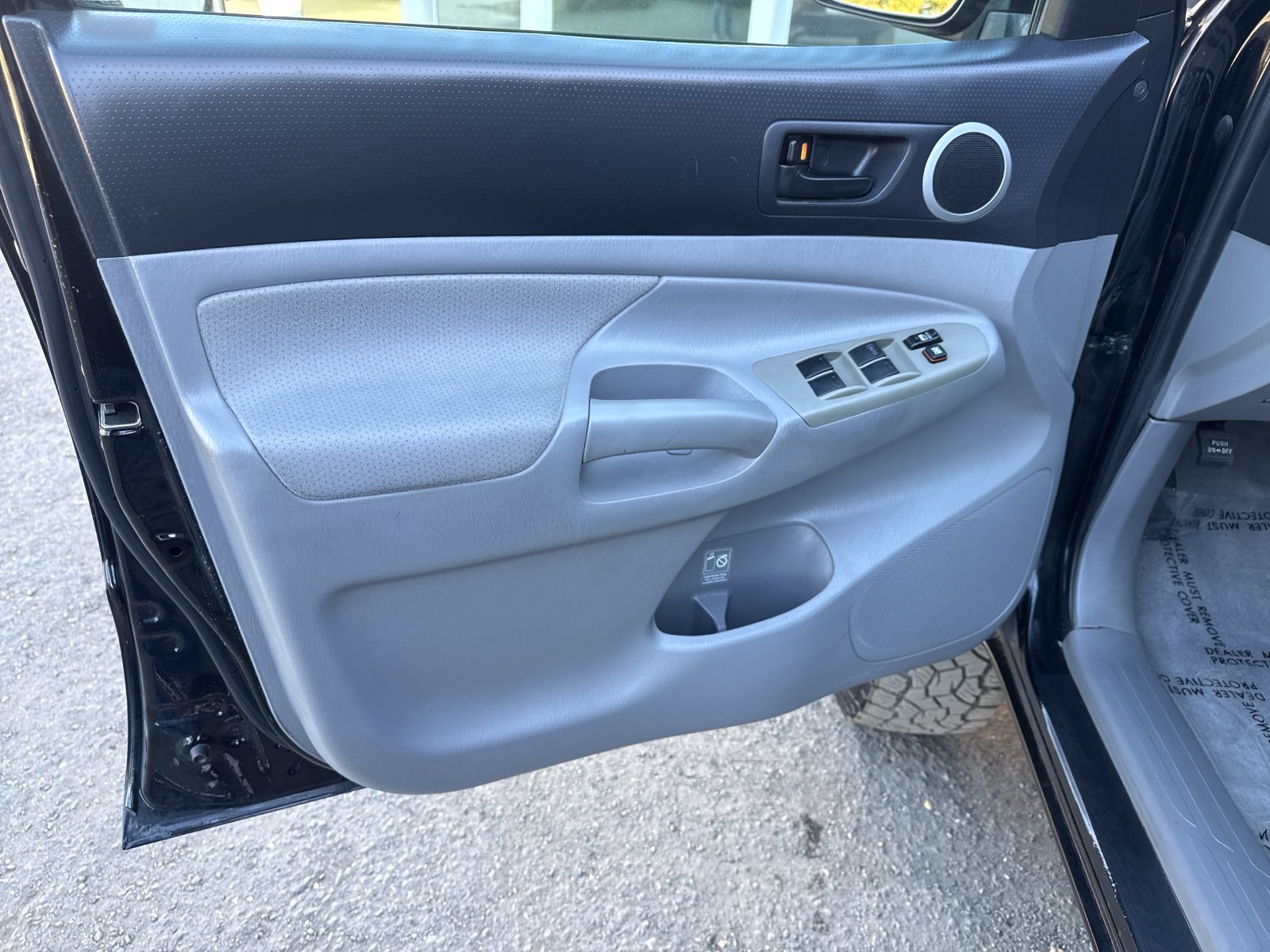 Used 2011 Toyota Tacoma PreRunner w/ SR5 Pkg #2 RWD image 10