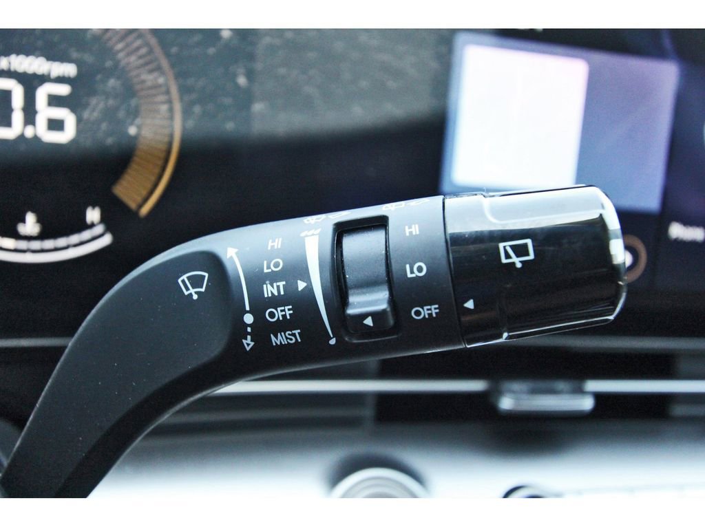 Used 2025 Hyundai Kona SEL image 18