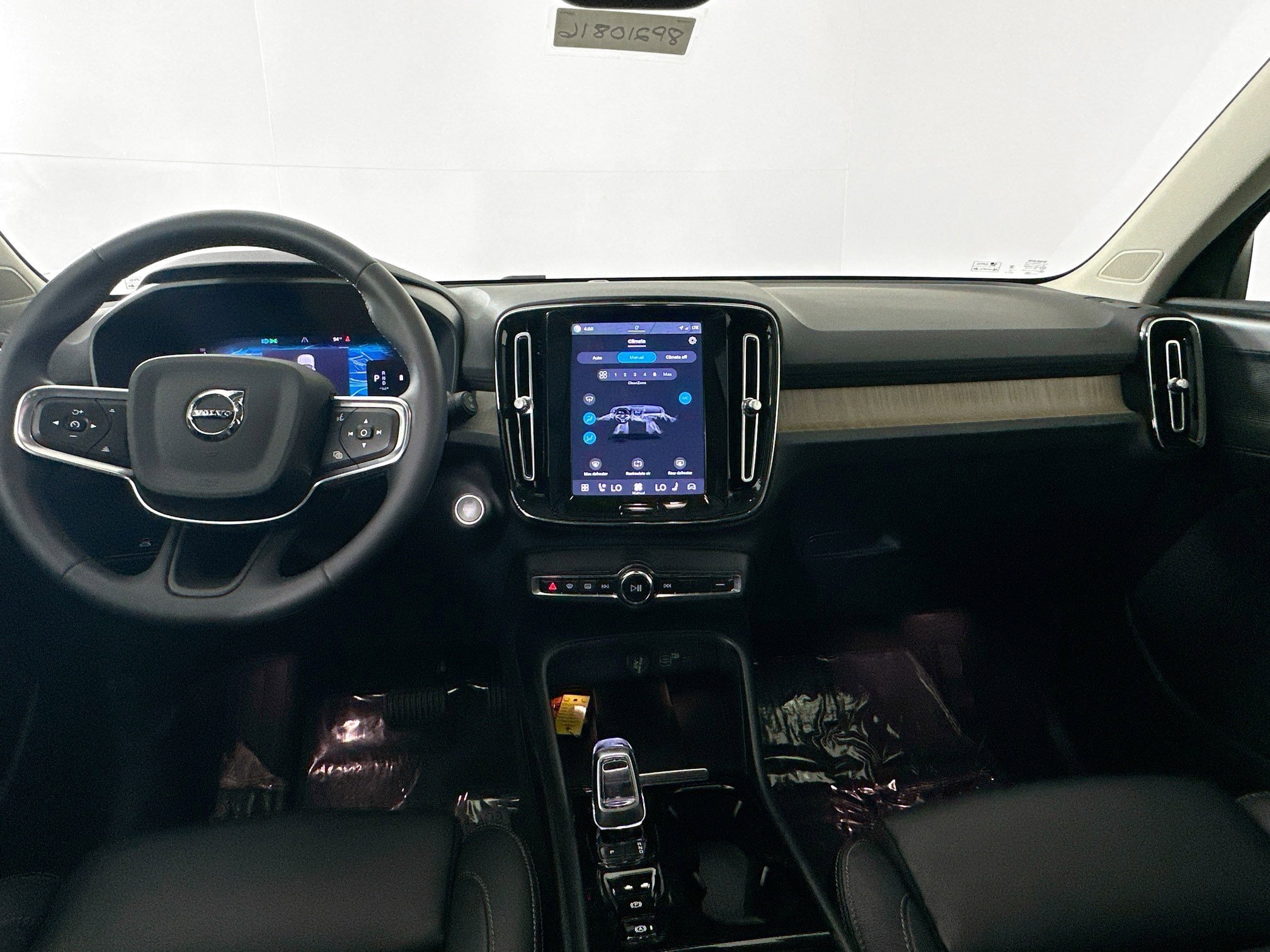 Used 2023 Volvo XC40 B5 Plus w/ Climate Package AWD/4WD image 28