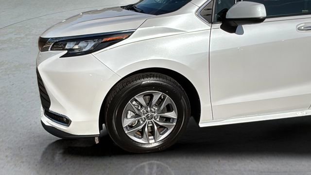 Used 2023 Toyota Sienna XLE w/ XLE Plus Package image 34