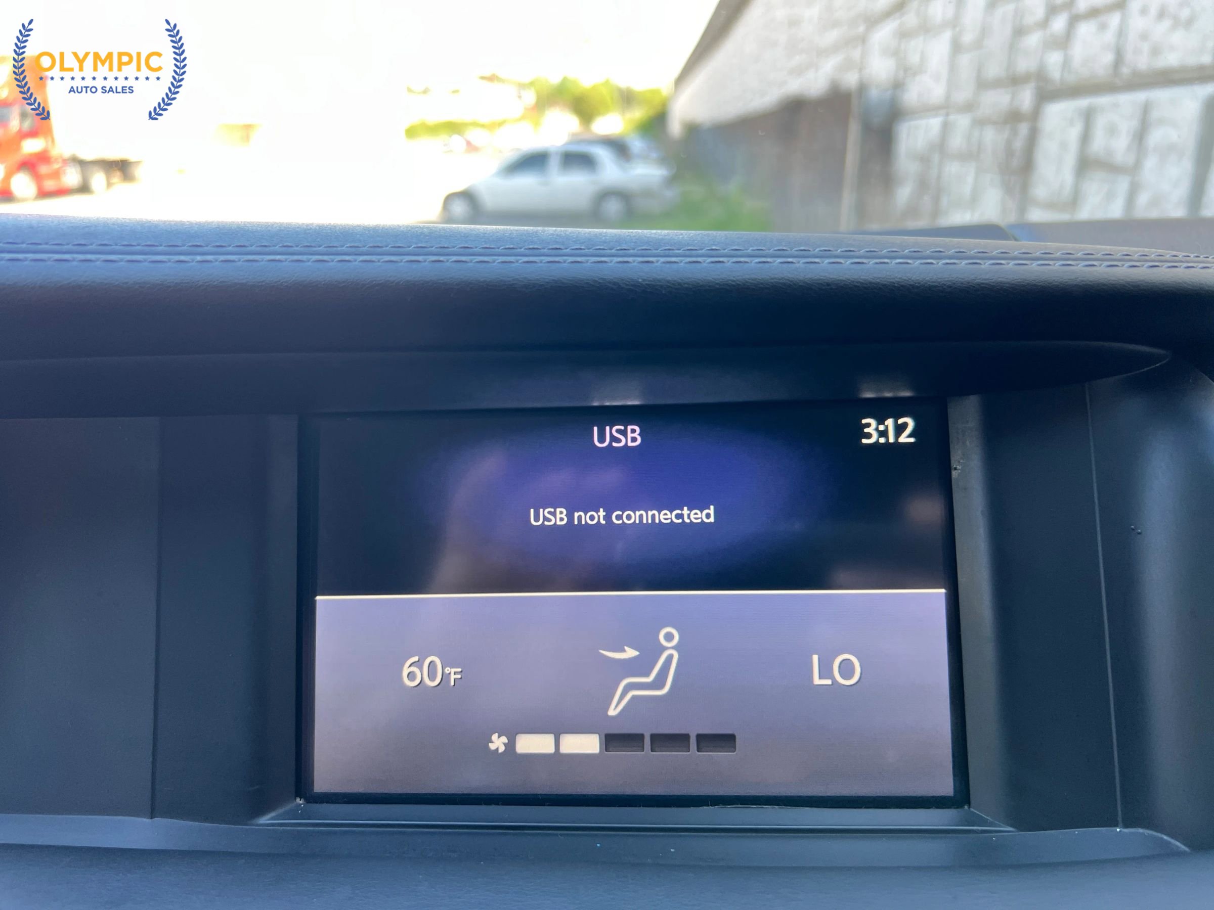 Used 2018 INFINITI QX30 Premium w/ Cargo Package AWD/4WD image 30