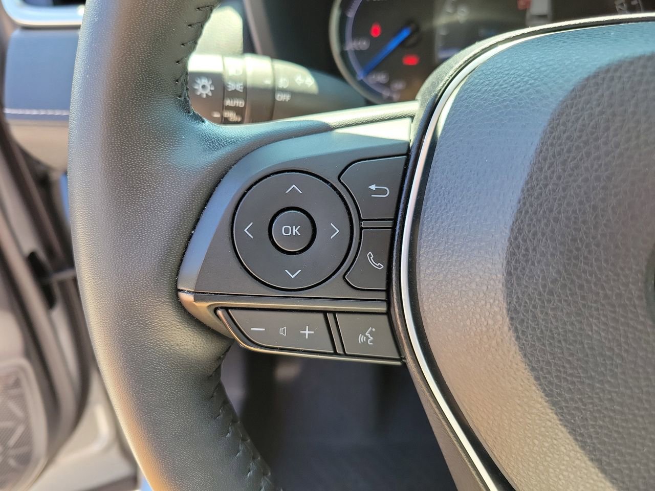 Used 2023 Toyota RAV4 XLE Premium image 20