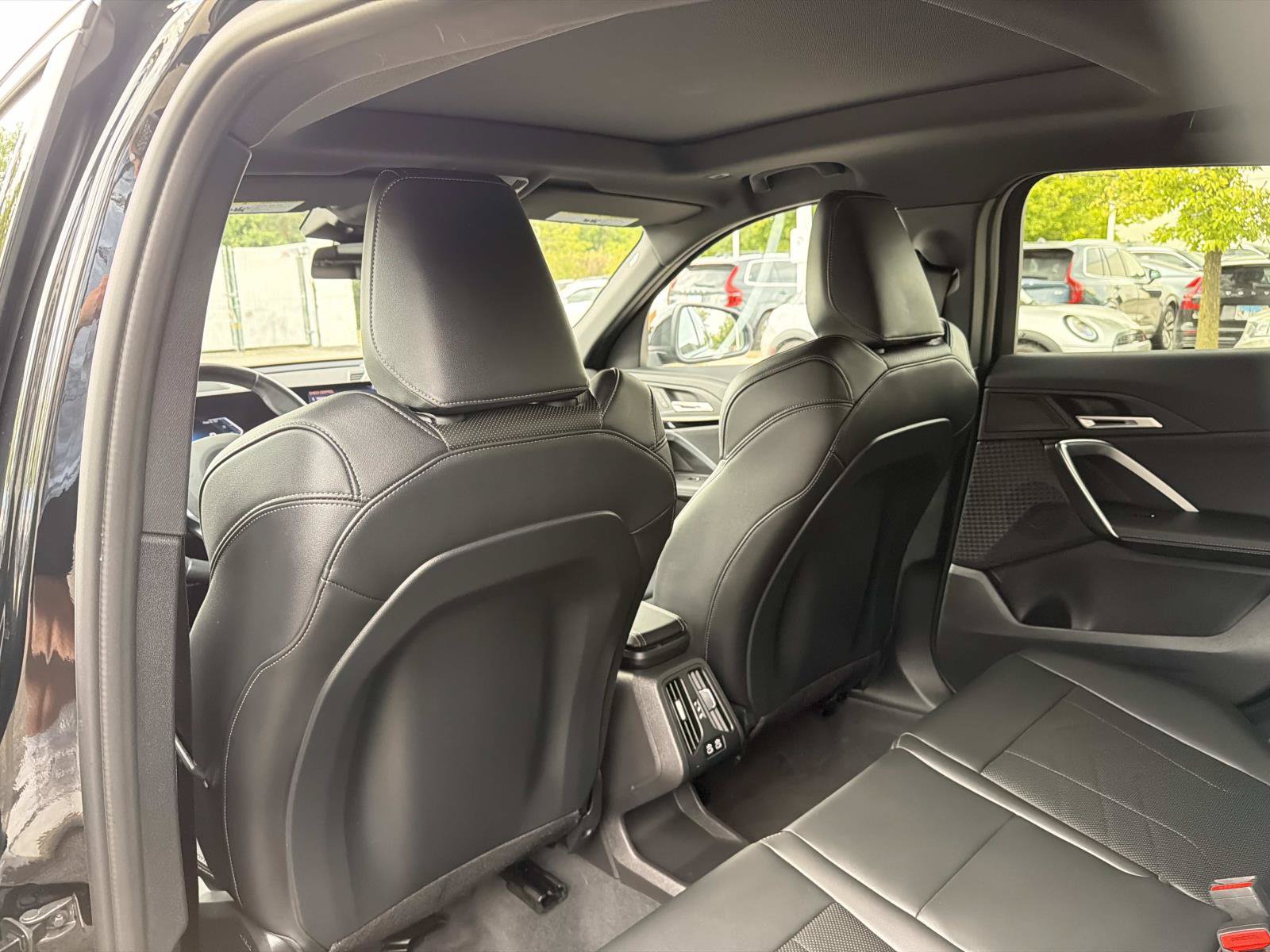 Certified 2025 BMW X2 xDrive28i AWD/4WD image 12