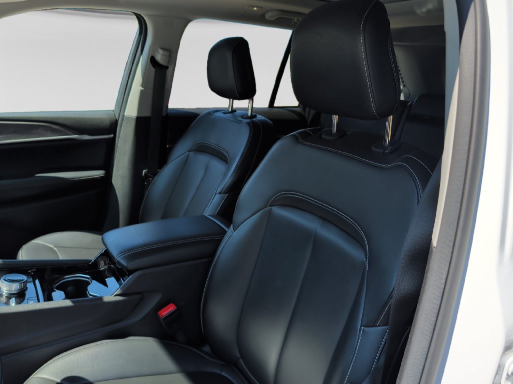 Used 2023 Jeep Grand Cherokee 4WD 4xe image 17