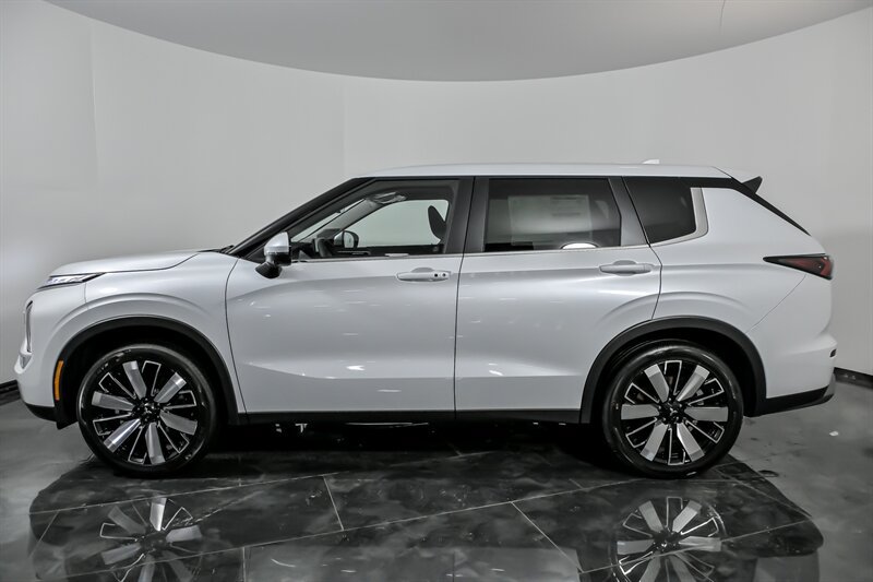 New 2026 Mitsubishi Outlander AWD image 6