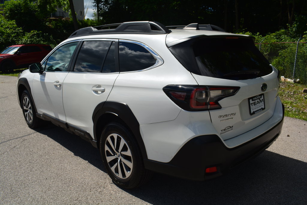 Used 2023 Subaru Outback Premium AWD/4WD image 7