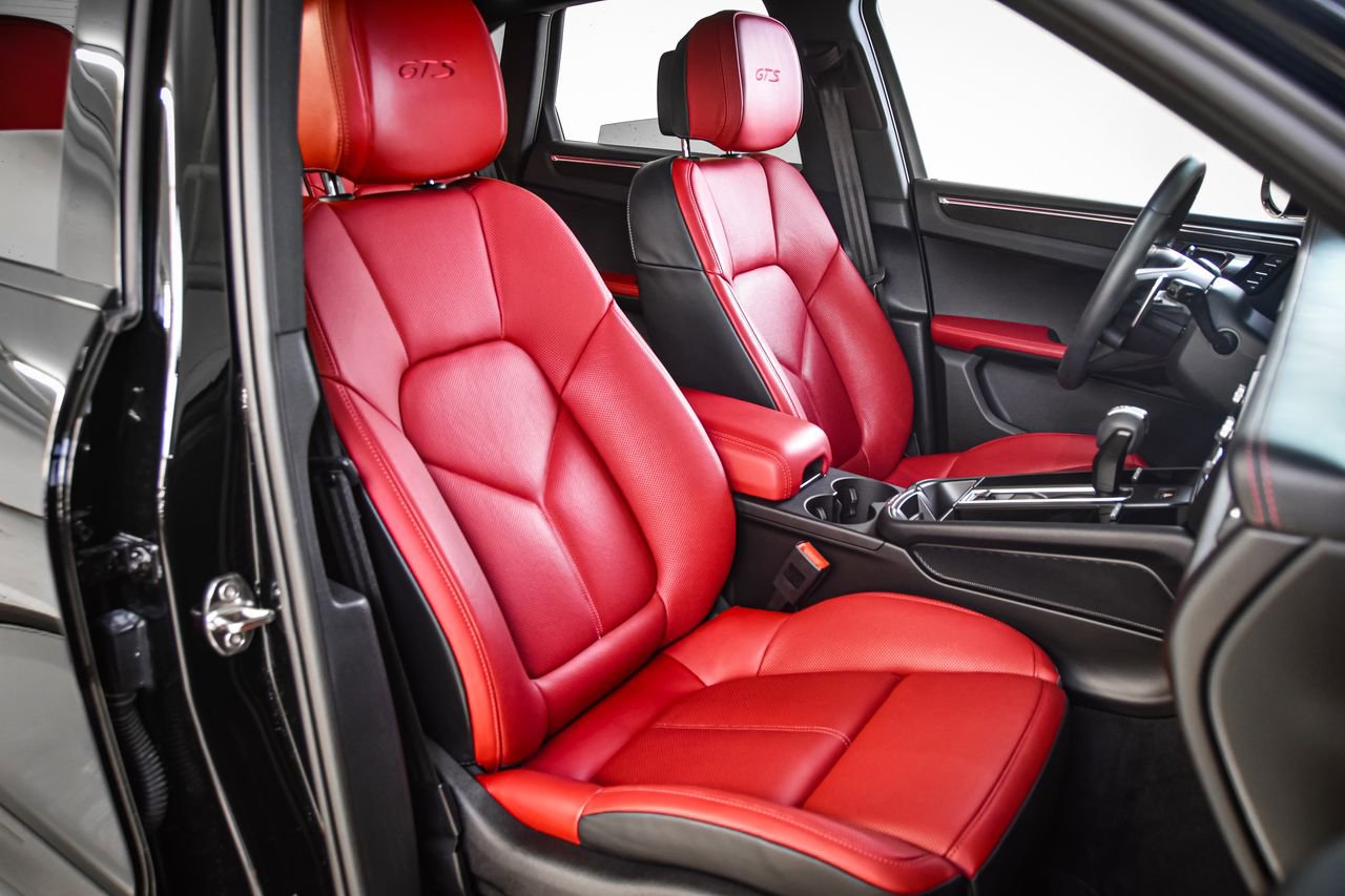 Certified 2025 Porsche Macan GTS image 27