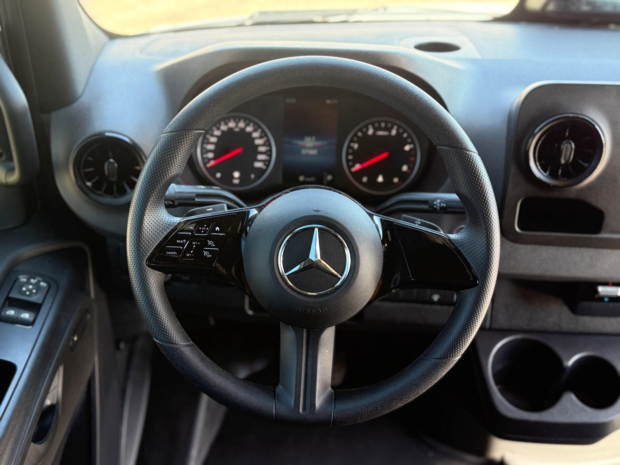 Used 2025 Mercedes-Benz Sprinter 2500 image 15