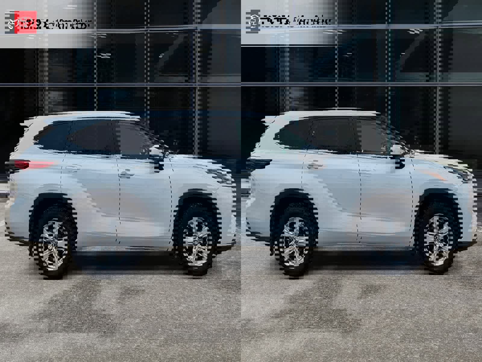 Used 2023 Toyota Highlander LE image 11