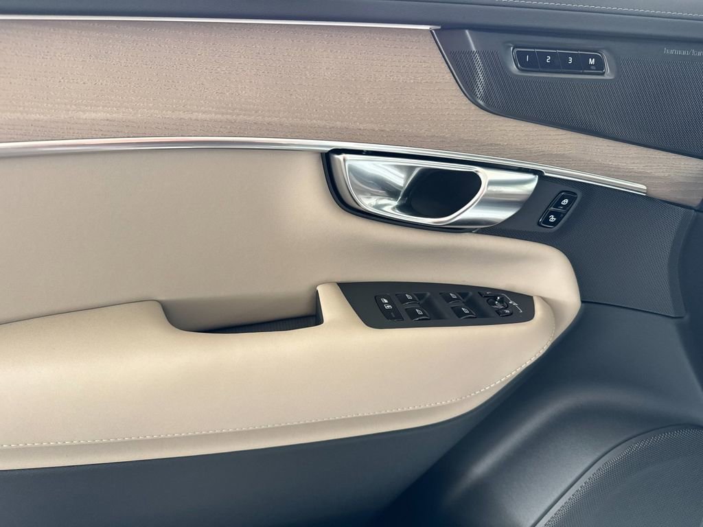 New 2026 Volvo XC90 B6 Ultra w/ Protection Package image 10
