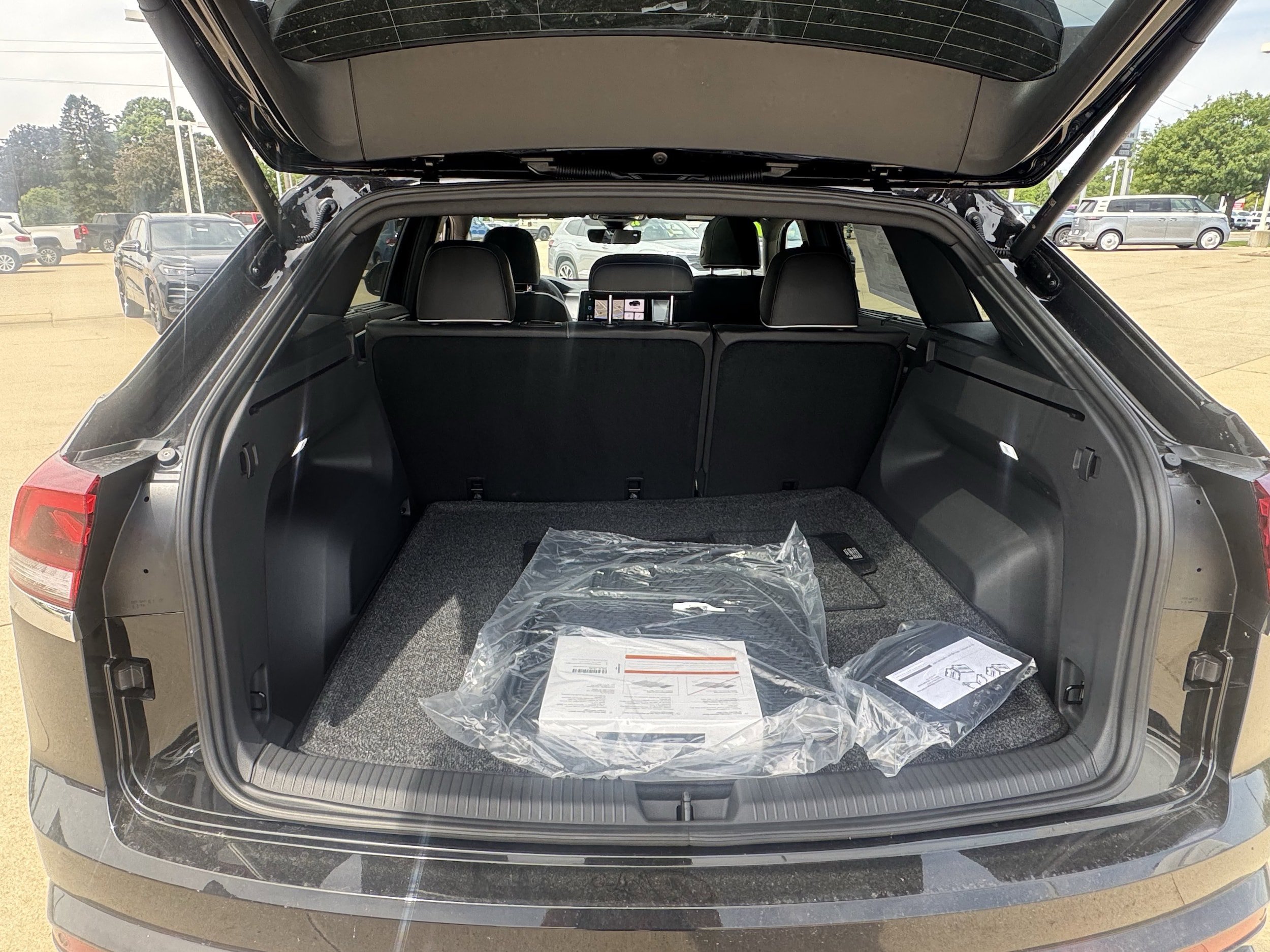 New 2026 Volkswagen Atlas Cross Sport SEL Premium R-Line AWD/4WD image 9