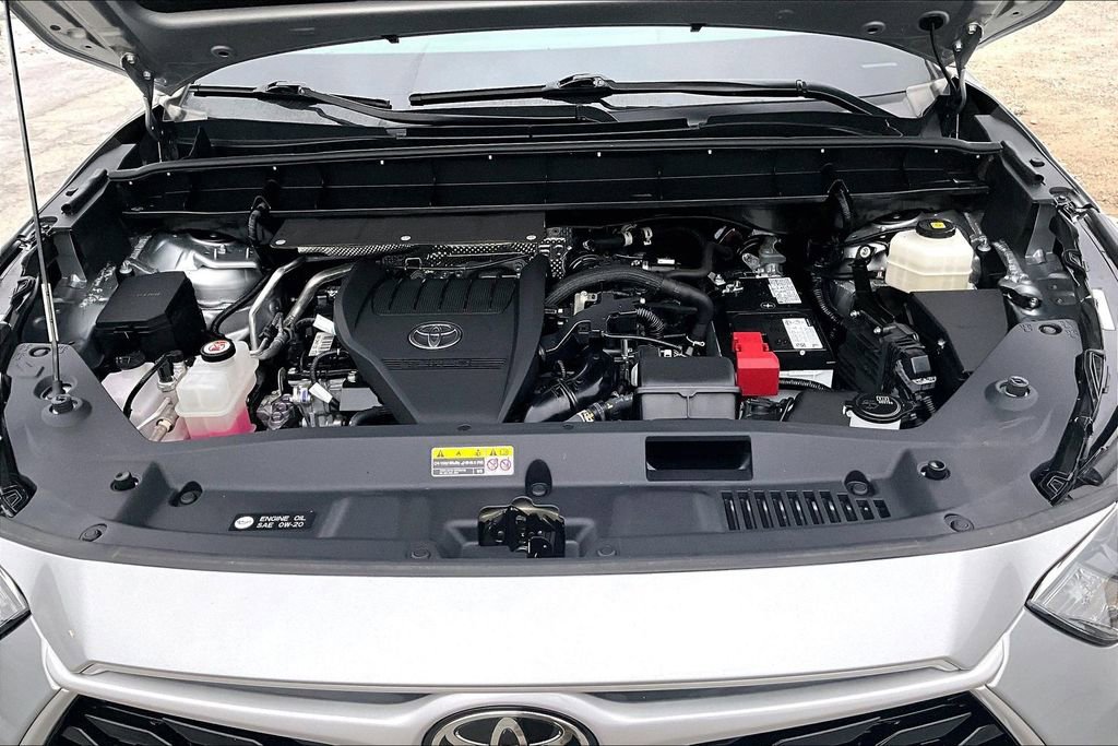 Used 2023 Toyota Highlander L image 30