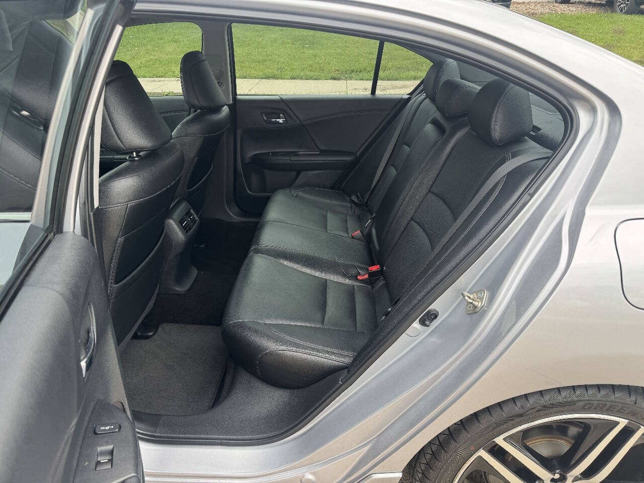Used 2016 Honda Accord Touring image 8