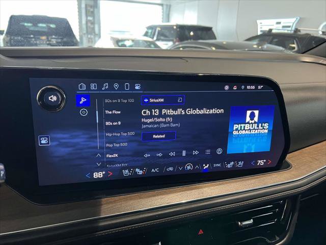 Used 2025 Chevrolet Suburban High Country image 27