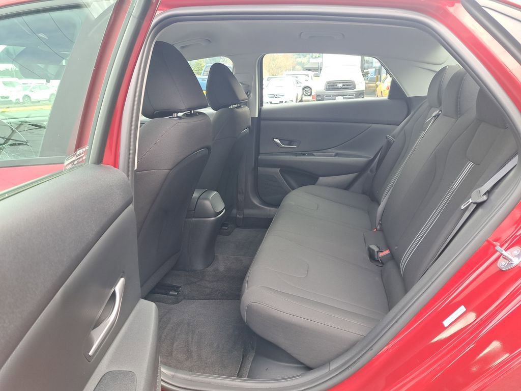 Used 2023 Hyundai Elantra Blue image 13