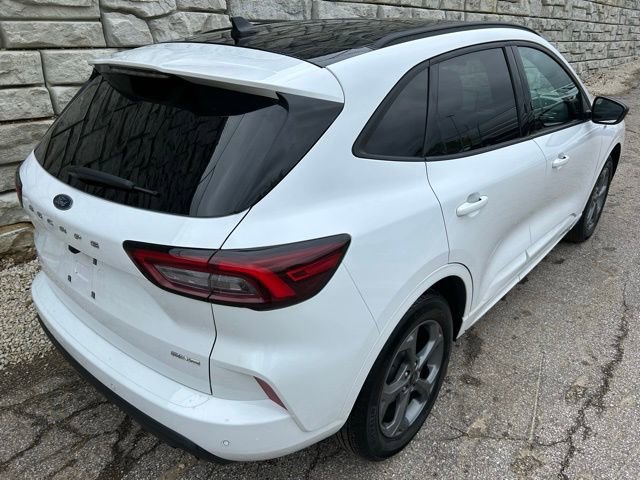 Used 2023 Ford Escape ST-Line w/ Tech Pack #1 AWD/4WD image 5