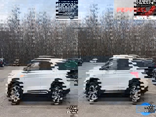 Used 2023 Ford Explorer Platinum w/ Technology Package image 3