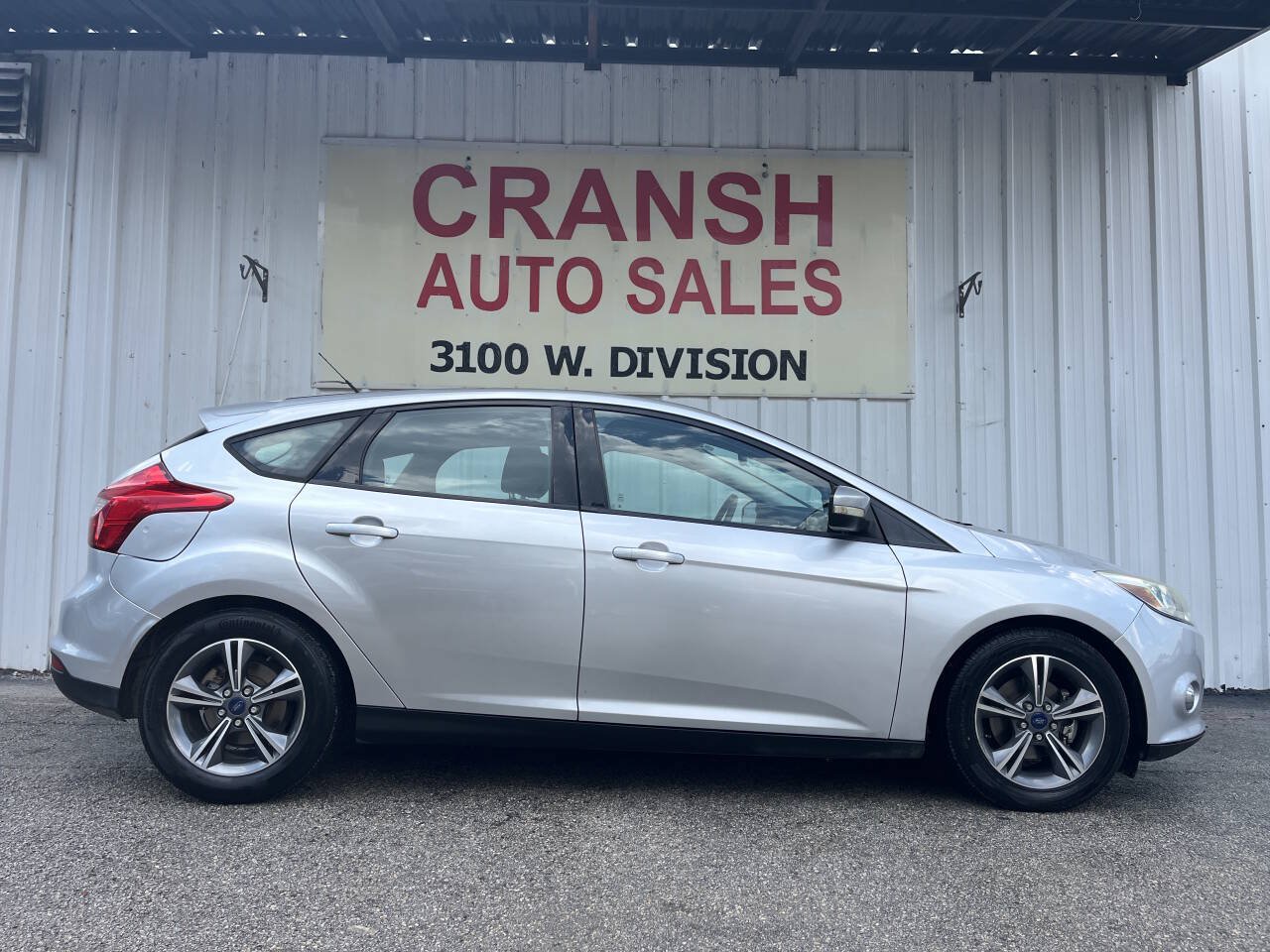 Used 2014 Ford Focus SE w/ SE Sport Package FWD image 3