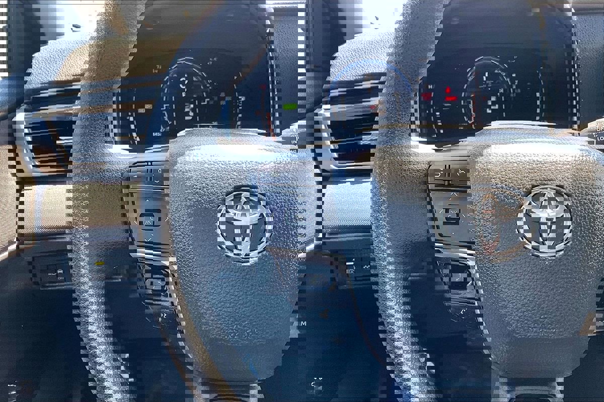 Used 2025 Toyota Camry LE image 16