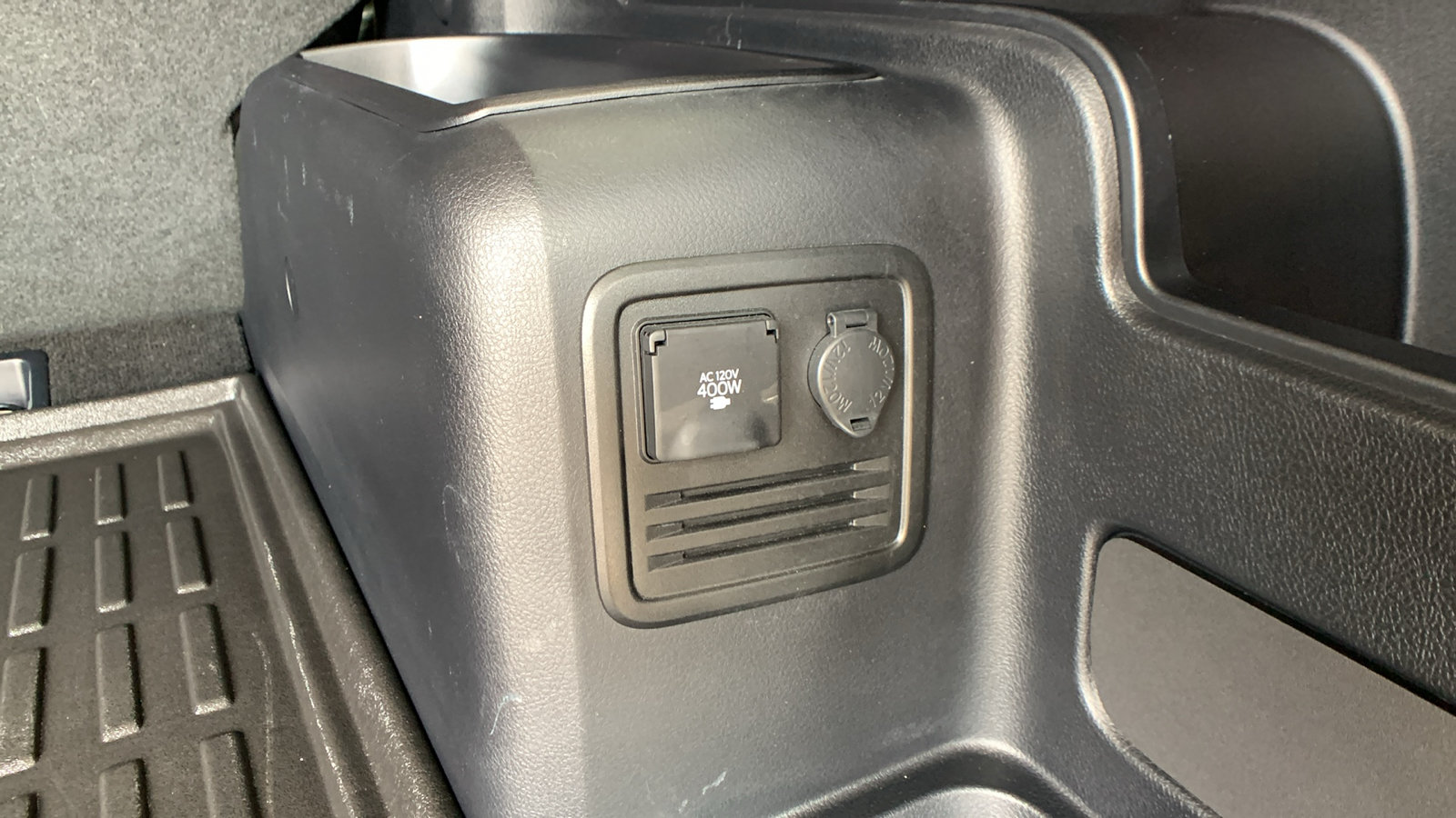 Used 2023 Toyota 4Runner 40th Anniversary SE AWD/4WD image 29