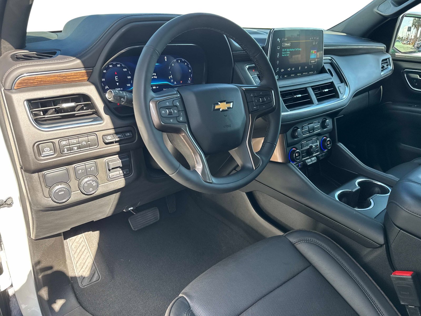 Used 2023 Chevrolet Tahoe High Country w/ Premium Package RWD image 23