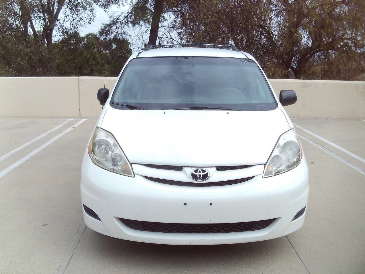 Used 2008 Toyota Sienna LE FWD image 2