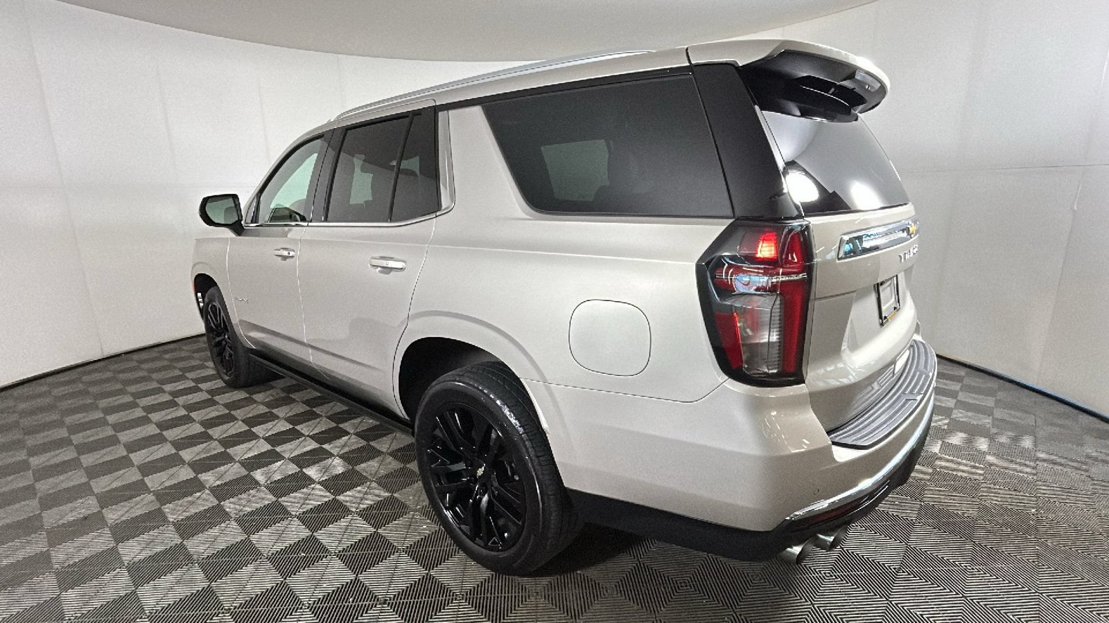 Used 2023 Chevrolet Tahoe Premier AWD/4WD image 5
