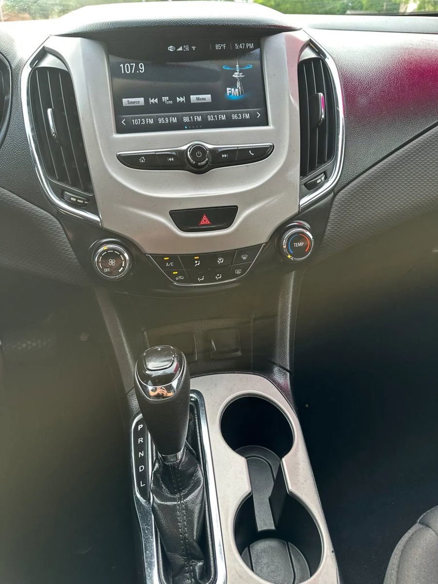 Used 2018 Chevrolet Cruze LS FWD image 27