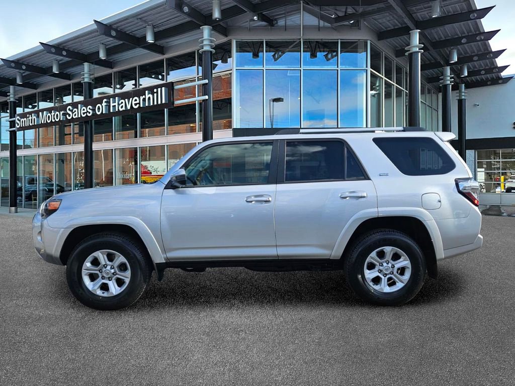 Used 2019 Toyota 4Runner SR5 AWD/4WD image 2