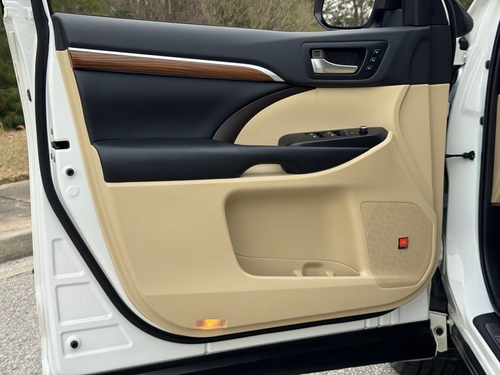 Used 2019 Toyota Highlander Limited Platinum image 23