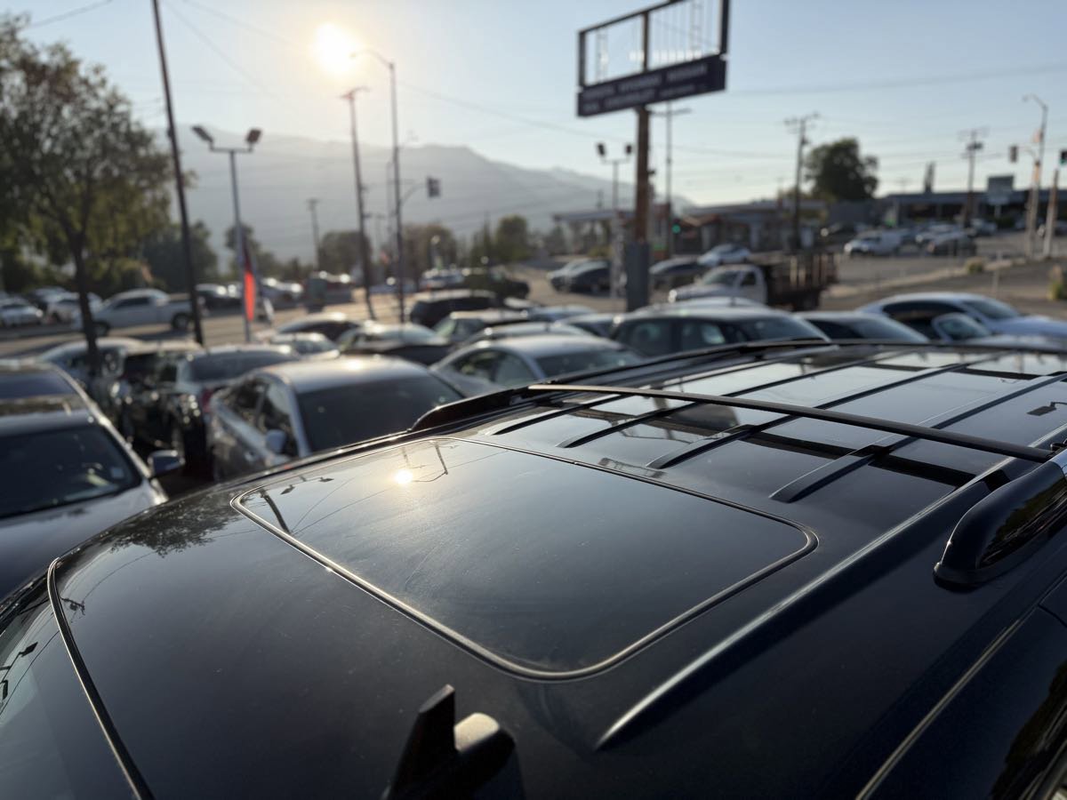 Used 2011 Cadillac Escalade 4WD Hybrid image 8