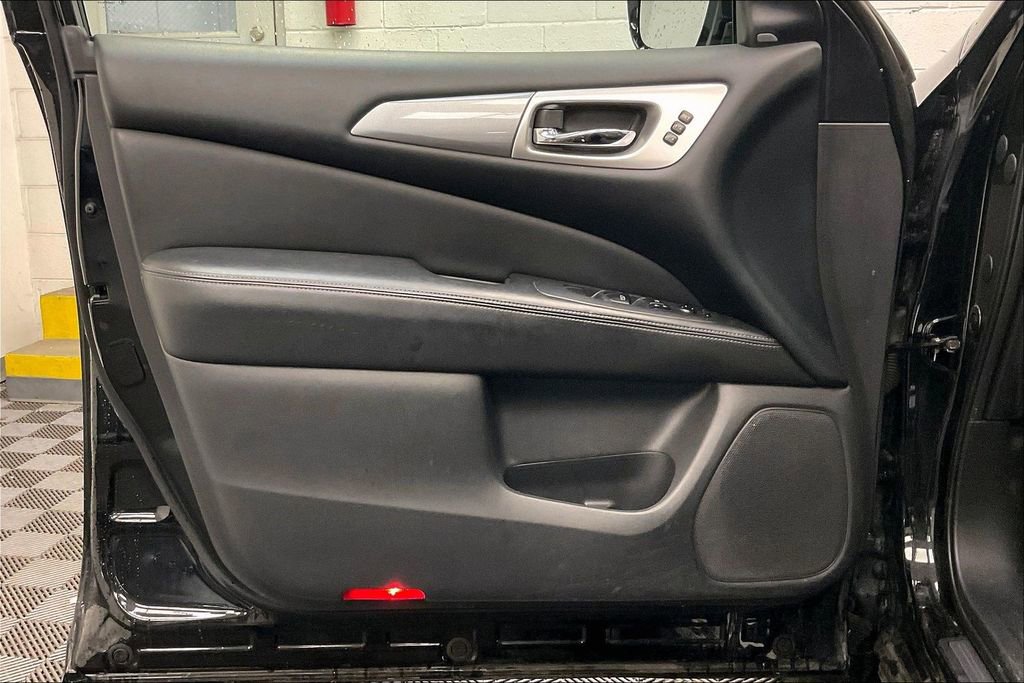 Used 2017 Nissan Pathfinder SL image 23