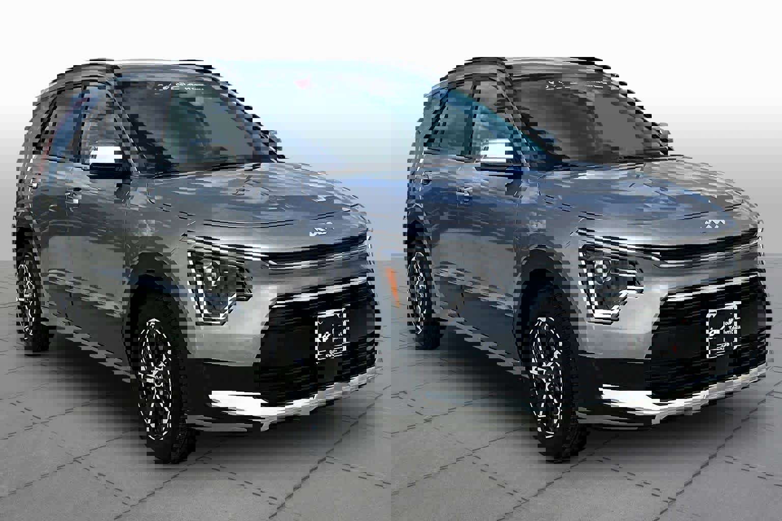 Used 2025 Kia Niro EX image 3