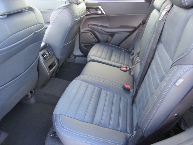 New 2026 Mitsubishi Outlander SE FWD image 8