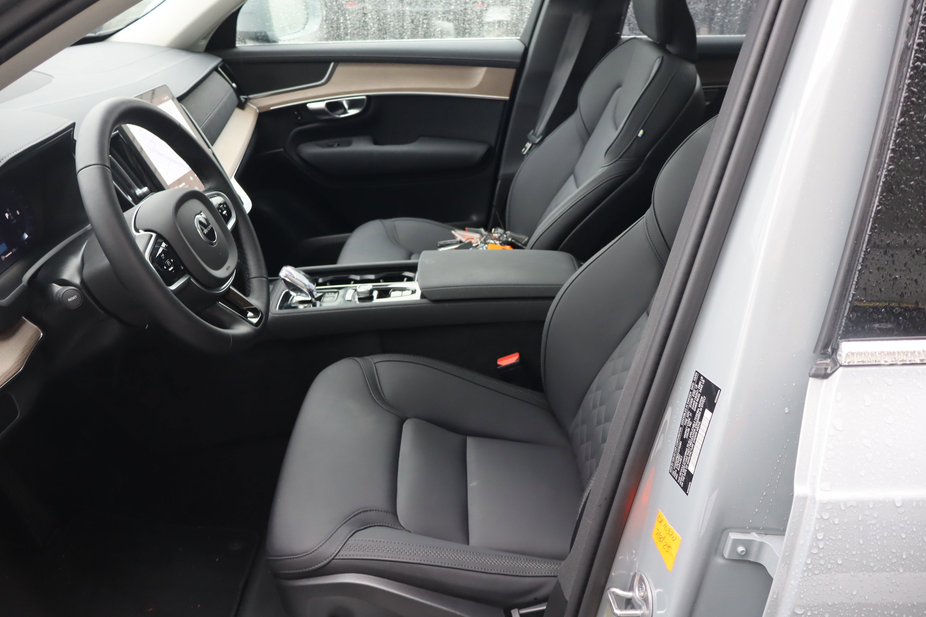 Used 2025 Volvo XC90 B6 Plus image 16