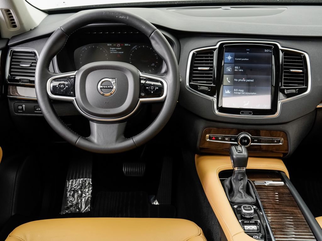 Used 2016 Volvo XC90 T6 Momentum w/ Momentum Plus Package AWD/4WD image 16