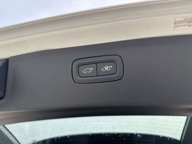 Certified 2023 Volvo XC90 B5 Plus image 37