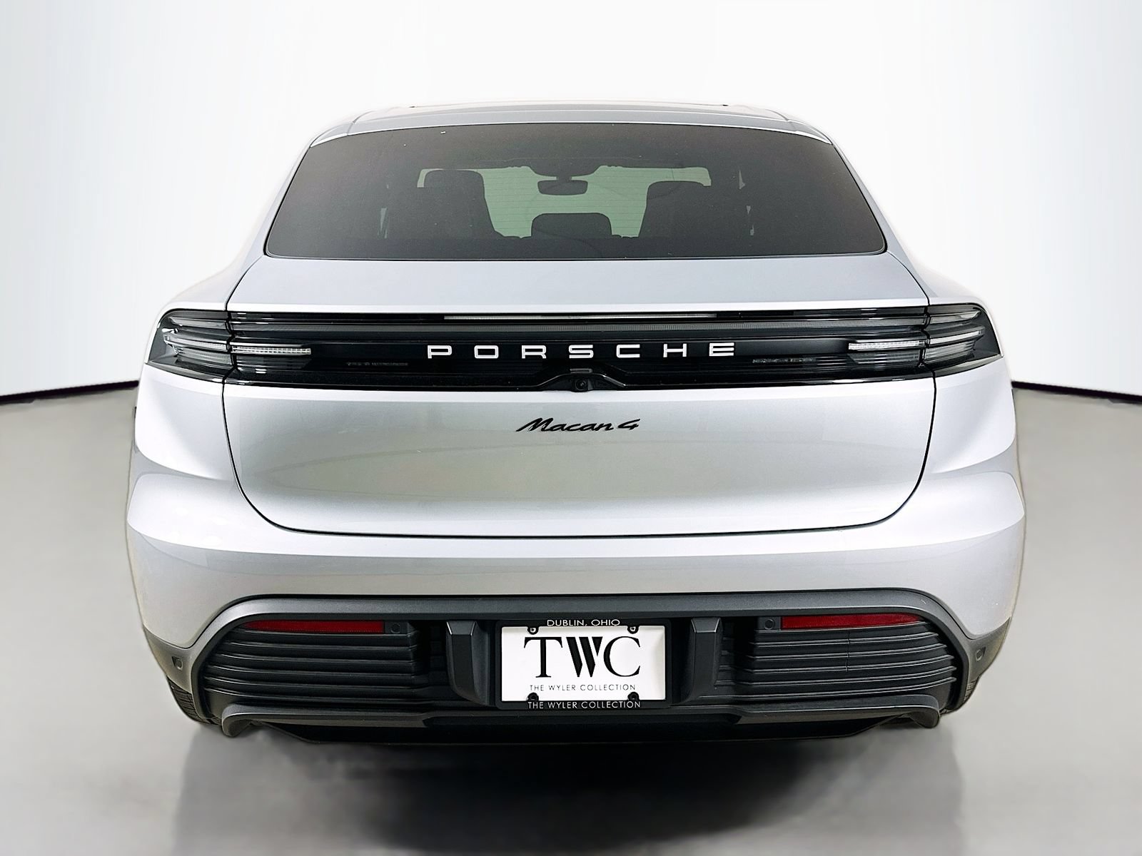 Used 2025 Porsche Macan 4 Electric AWD/4WD image 6